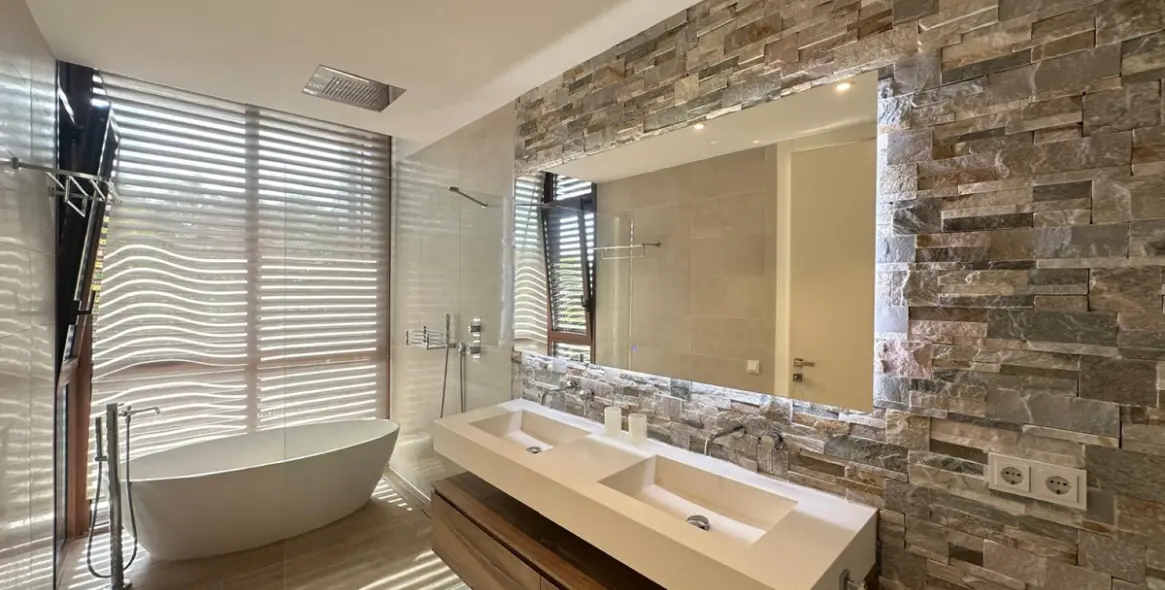 Short-term rent of townhouse in The Golden Mile 9