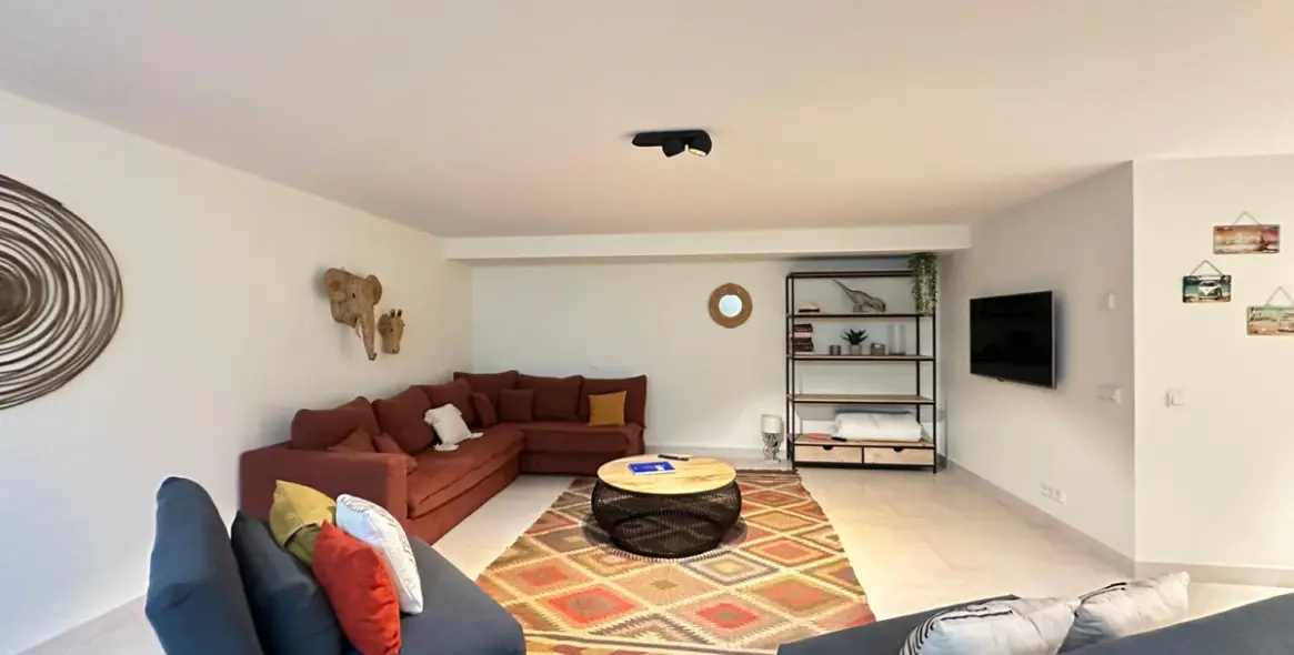 Short-term rent of townhouse in The Golden Mile 18