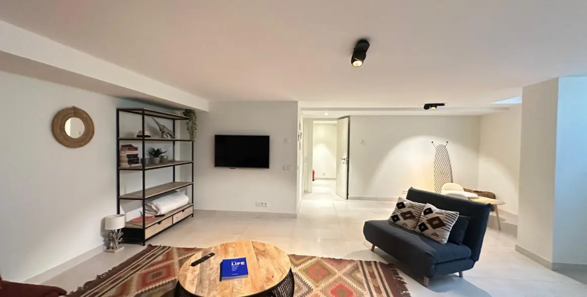 Short-term rent of townhouse in The Golden Mile 19