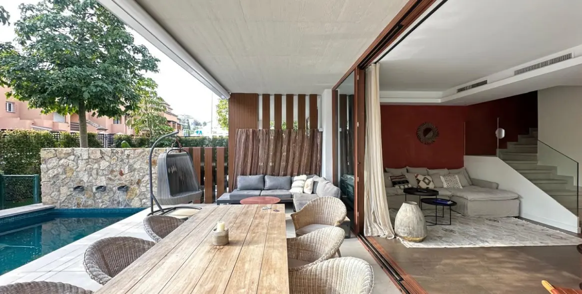 Short-term rent of townhouse in The Golden Mile 21