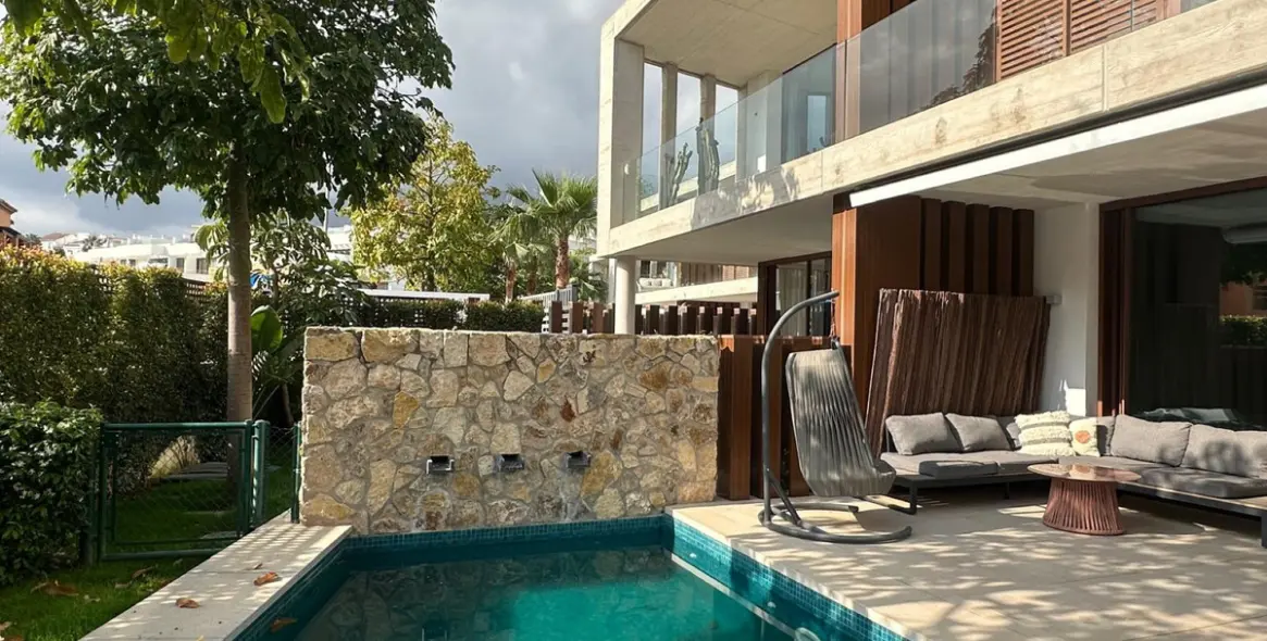 Short-term rent of townhouse in The Golden Mile 24
