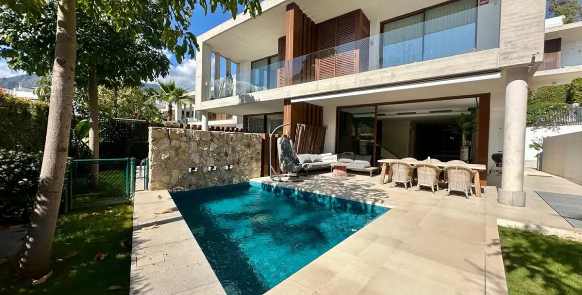 Short-term rent of townhouse in The Golden Mile 29