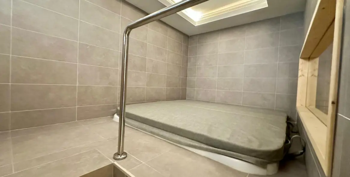 Short-term rent of townhouse in The Golden Mile 33