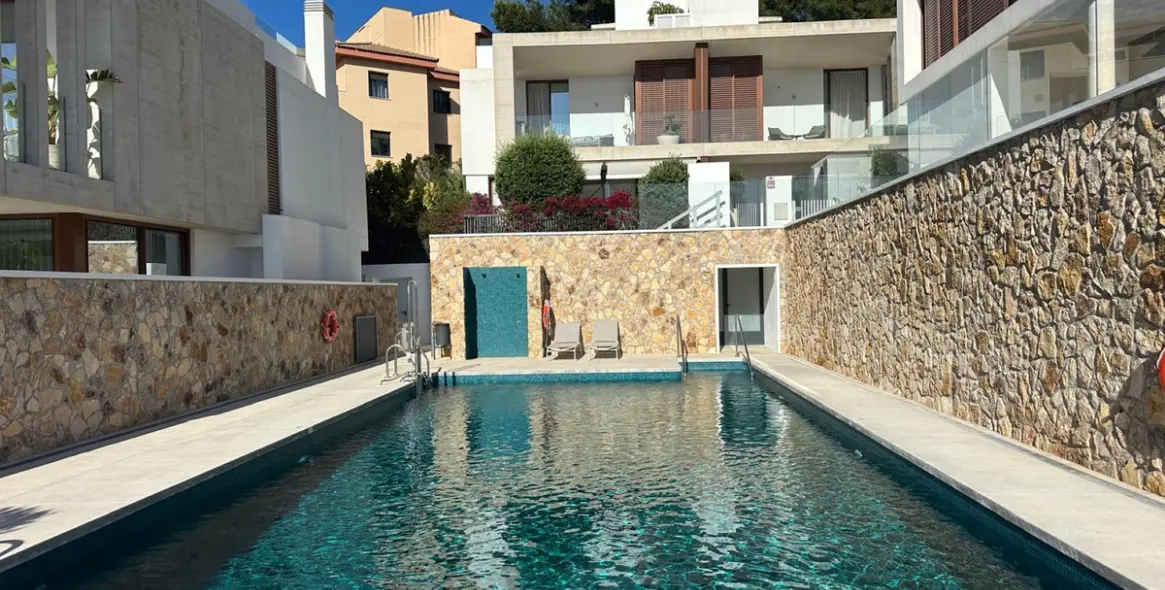 Short-term rent of townhouse in The Golden Mile 35