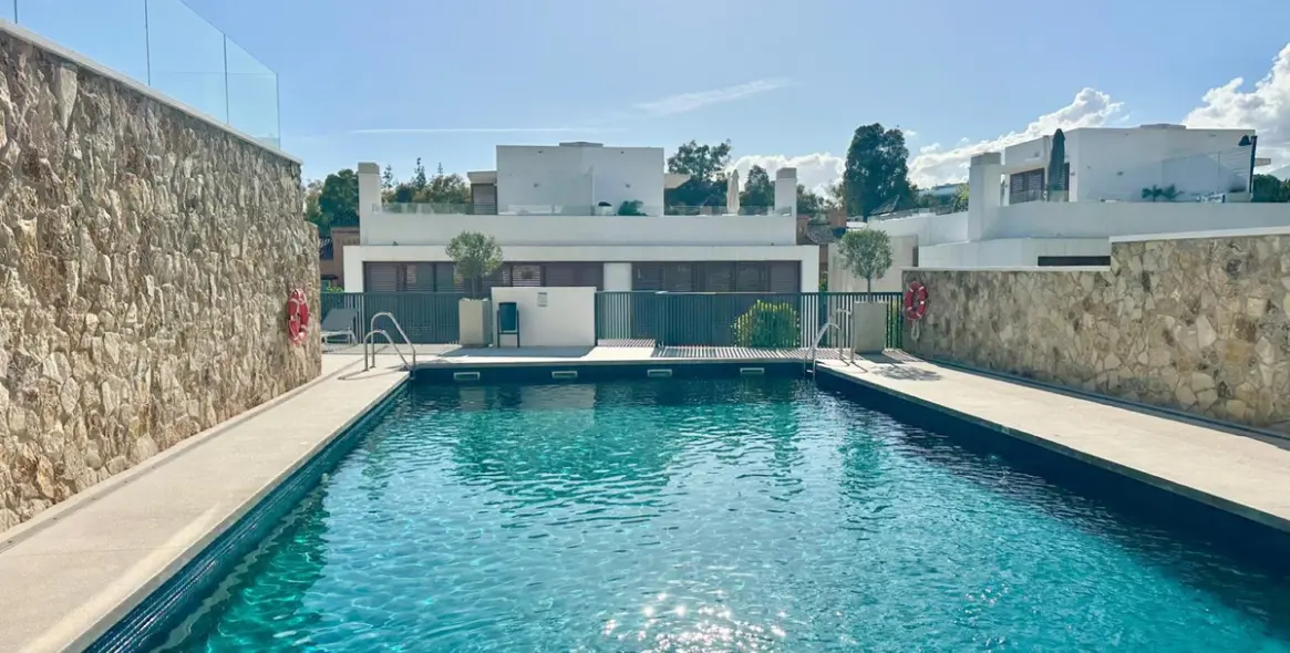 Short-term rent of townhouse in The Golden Mile 36