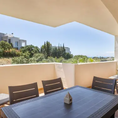 Sale of middle floor apartment in Elviria