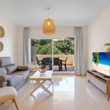 Sale of middle floor apartment in Elviria