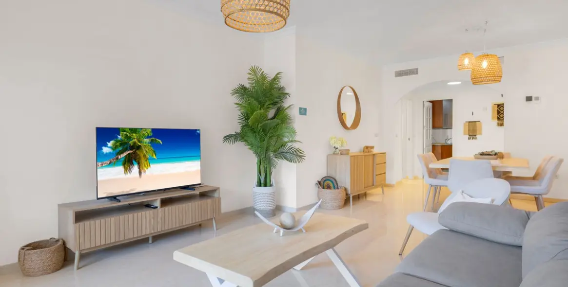 Sale of middle floor apartment in Elviria 3