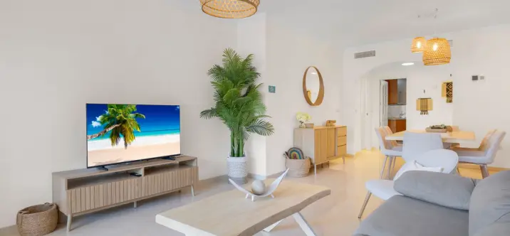 Sale of middle floor apartment in Elviria 2