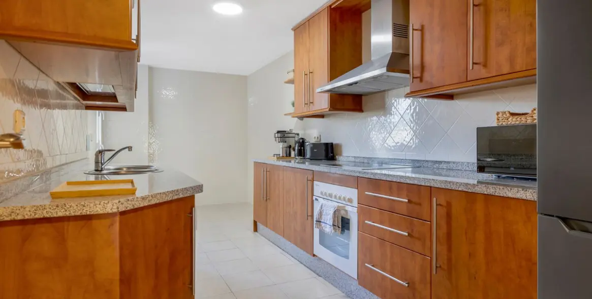 Sale of middle floor apartment in Elviria 4