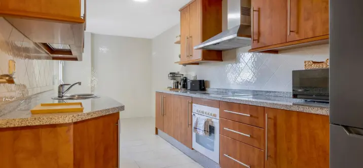 Sale of middle floor apartment in Elviria 3