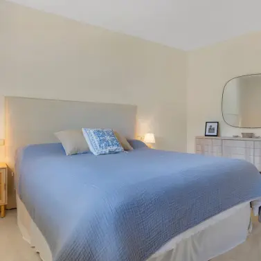 Sale of middle floor apartment in Elviria