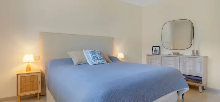 Sale of middle floor apartment in Elviria 4