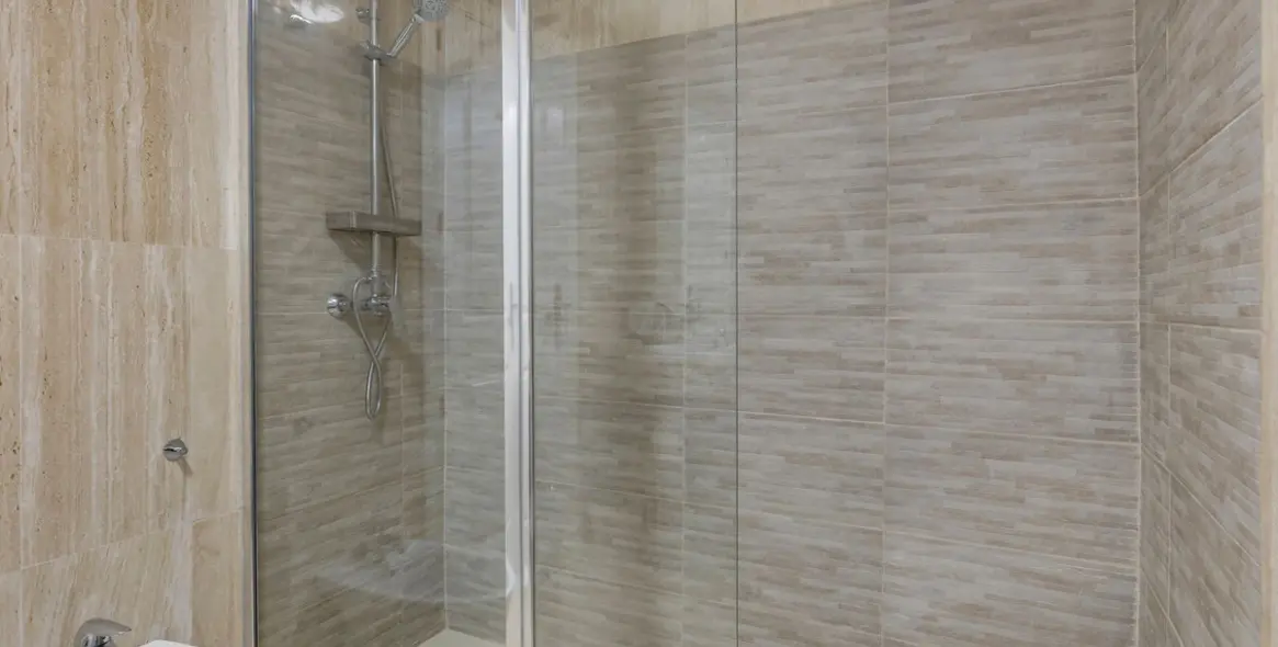 Sale of middle floor apartment in Elviria 6