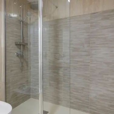 Sale of middle floor apartment in Elviria
