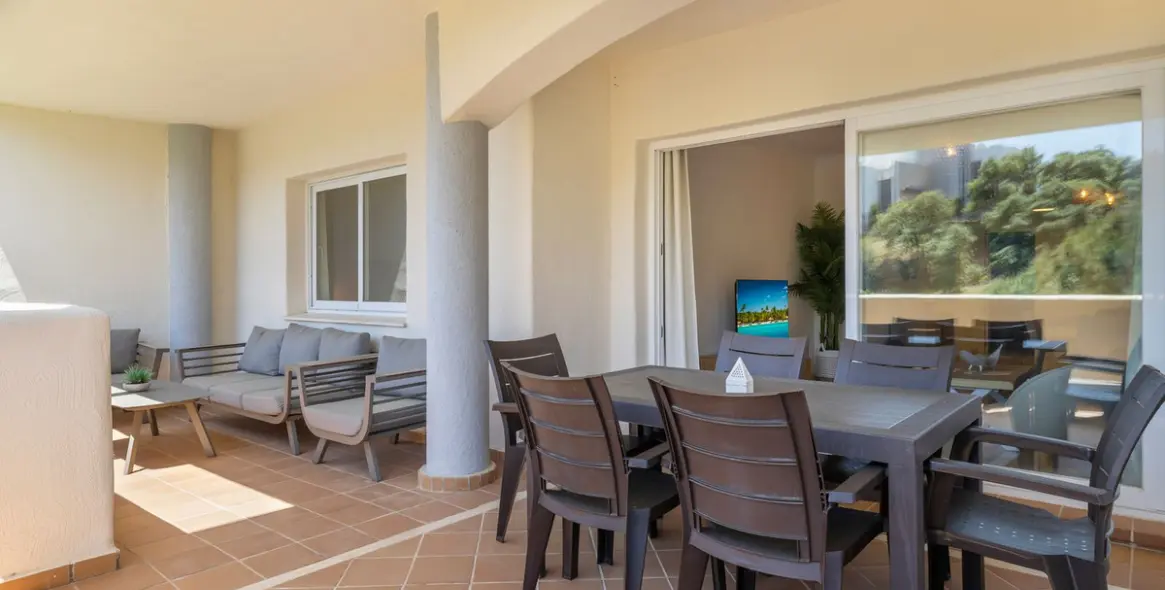 Sale of middle floor apartment in Elviria 14