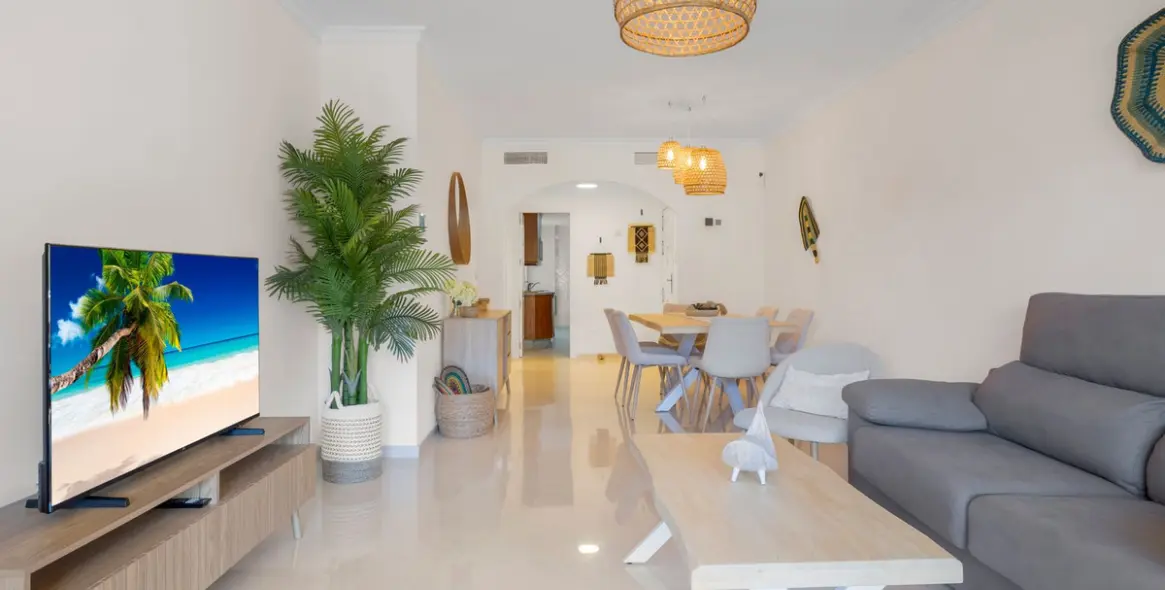 Sale of middle floor apartment in Elviria 16