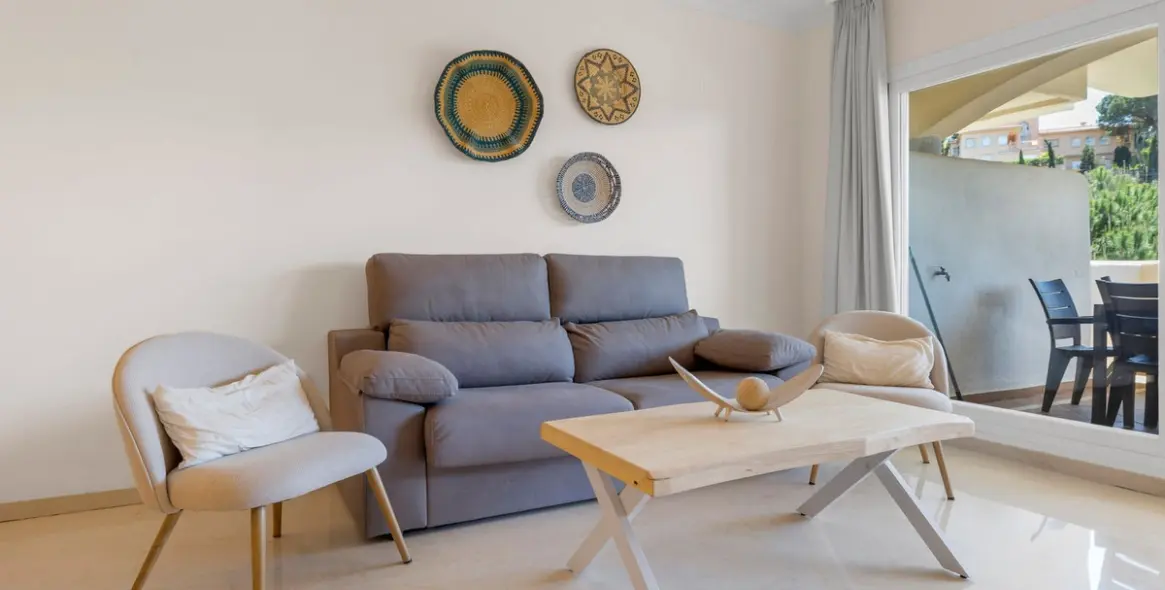 Sale of middle floor apartment in Elviria 20
