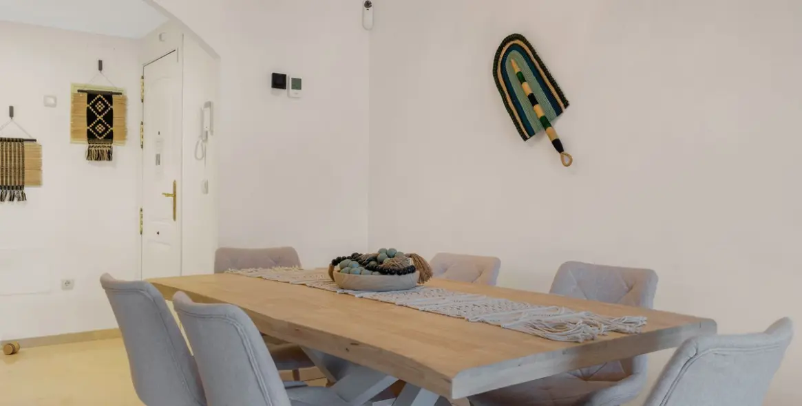 Sale of middle floor apartment in Elviria 26