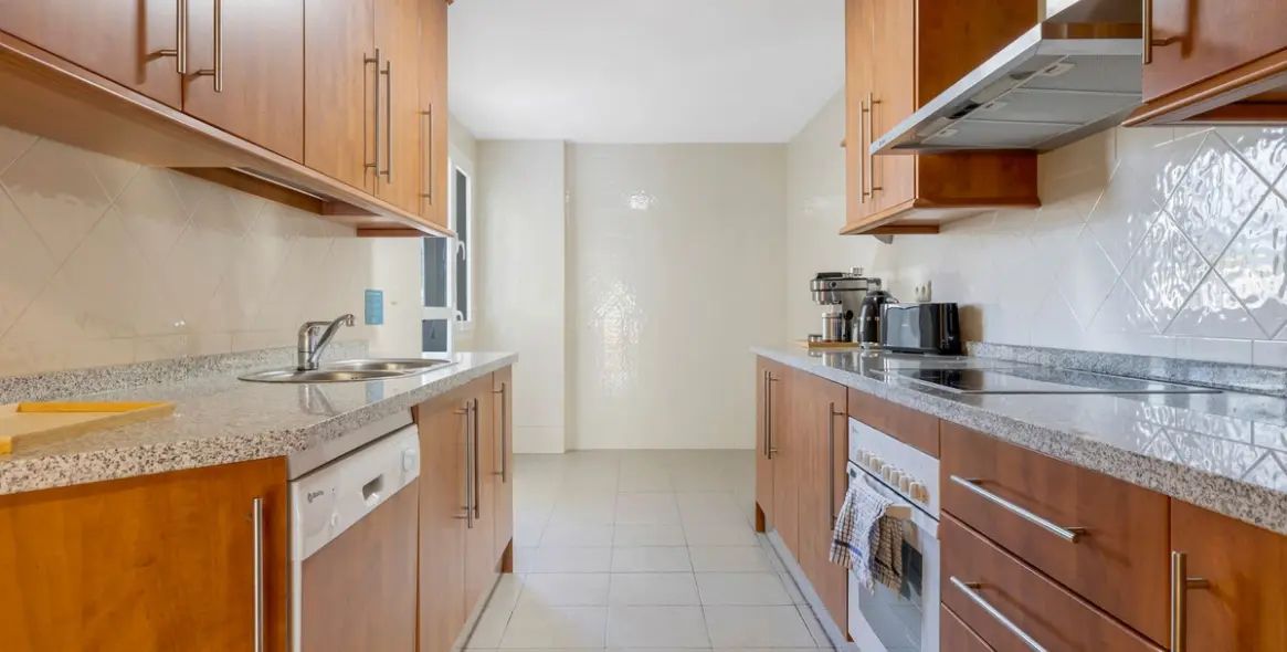 Sale of middle floor apartment in Elviria 29