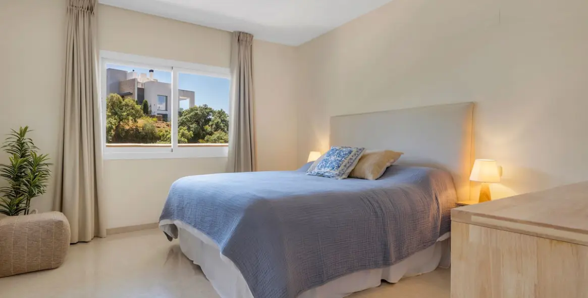 Sale of middle floor apartment in Elviria 32