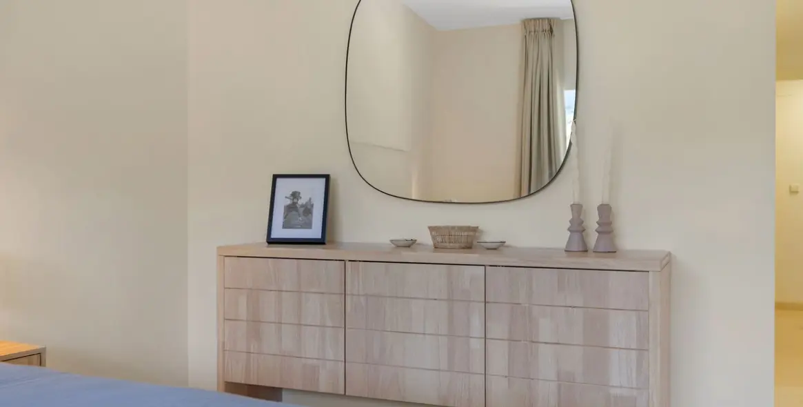 Sale of middle floor apartment in Elviria 34