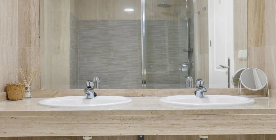 Sale of middle floor apartment in Elviria 36