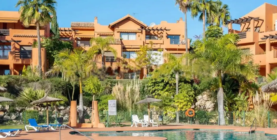Sale of penthouse in New Golden Mile 1
