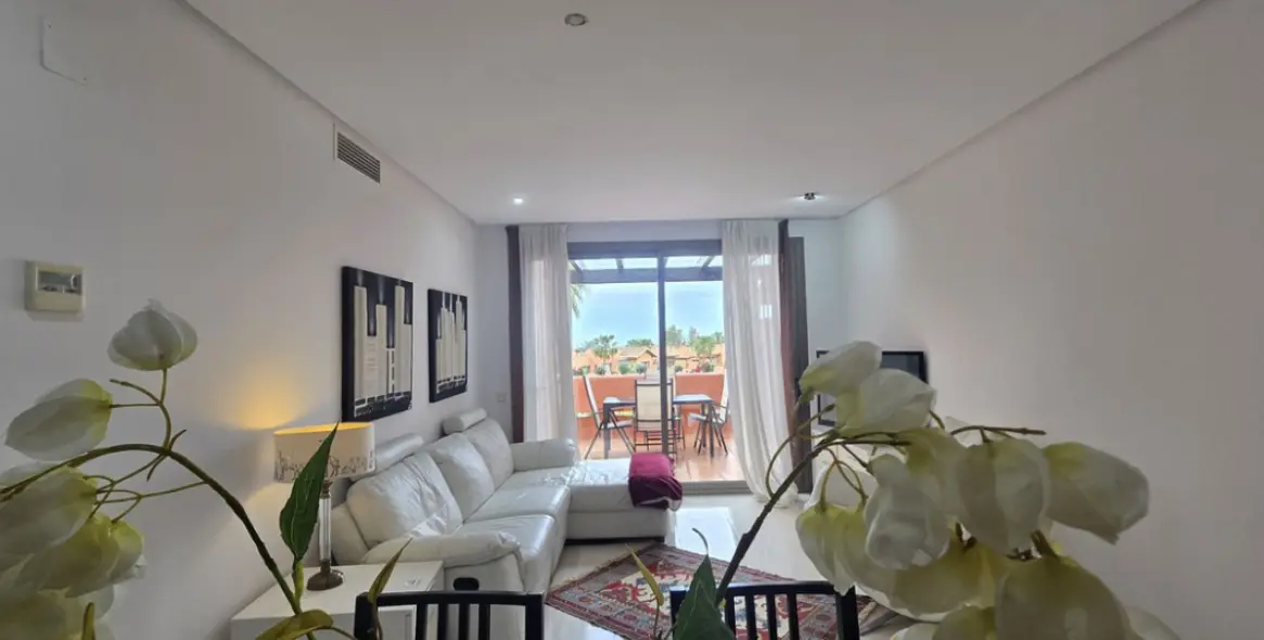 Sale of penthouse in New Golden Mile 5