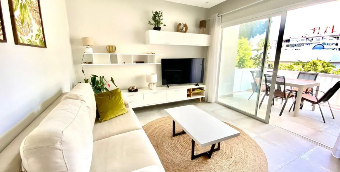 Sale of middle floor apartment in Marbella 2
