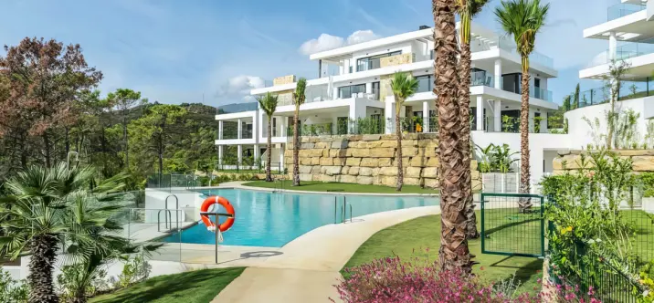Venta de apartamento en planta media en Selwo 0