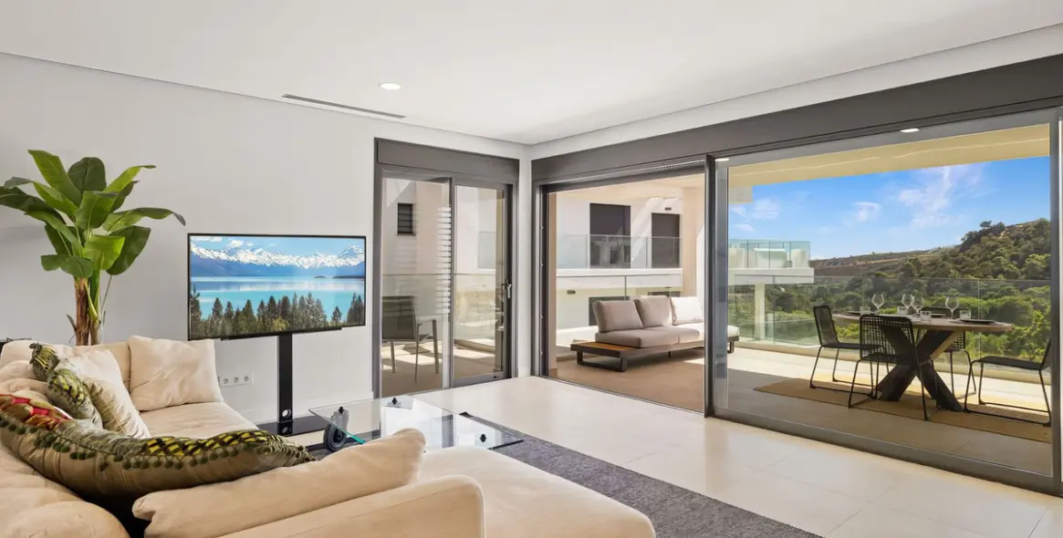 Sale of middle floor apartment in Selwo 2