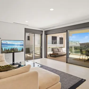 Venta de apartamento en planta media en Selwo