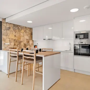 Venta de apartamento en planta media en Selwo