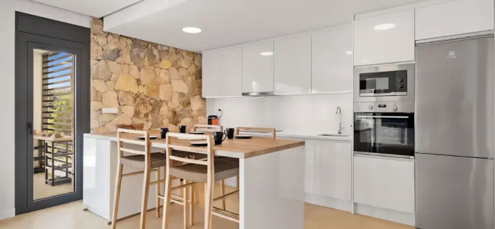 Venta de apartamento en planta media en Selwo 3