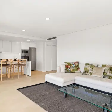 Venta de apartamento en planta media en Selwo