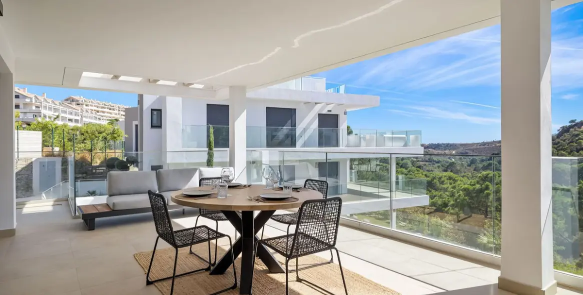 Sale of middle floor apartment in Selwo 11