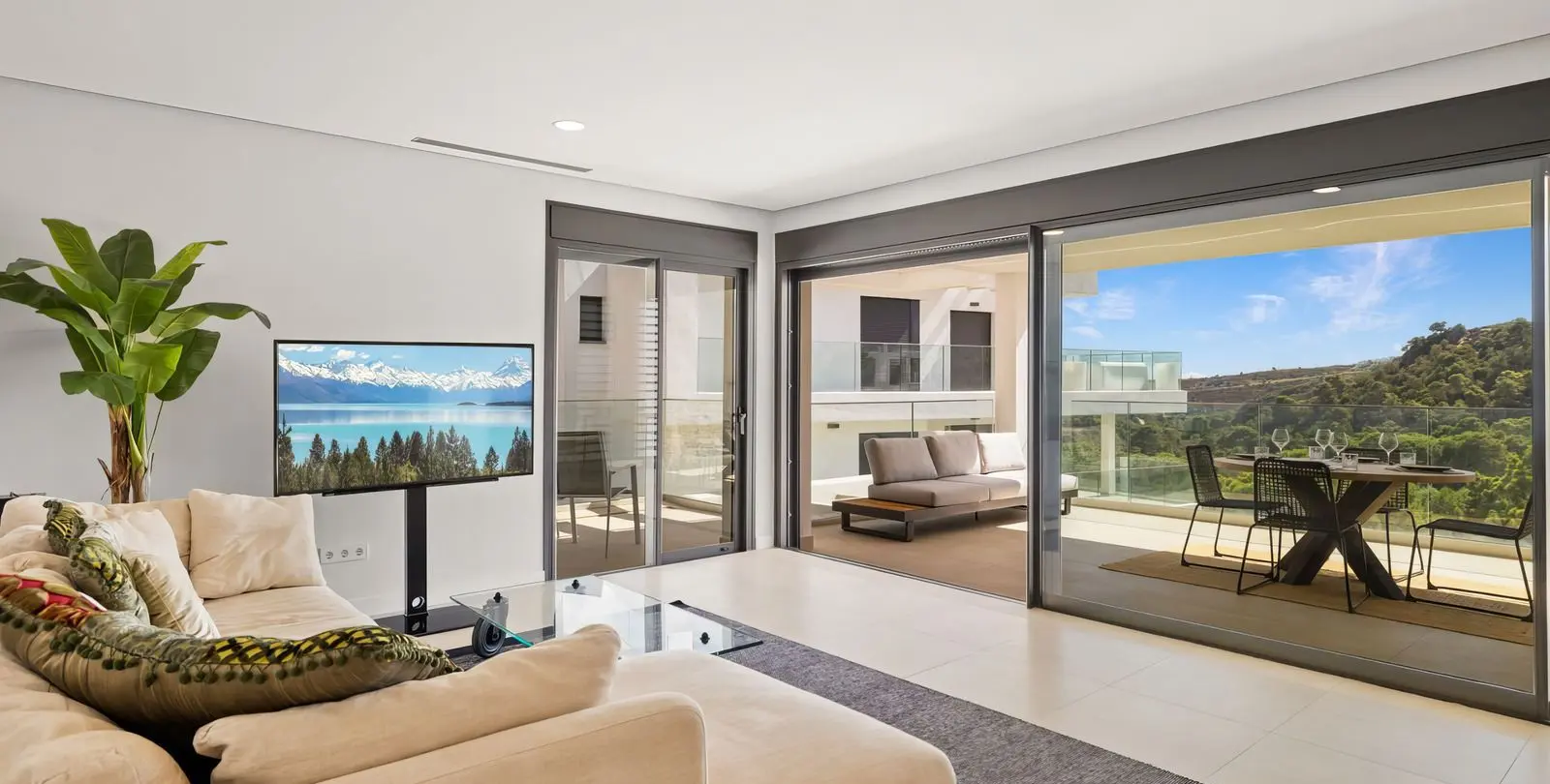 Sale of middle floor apartment in Selwo 2