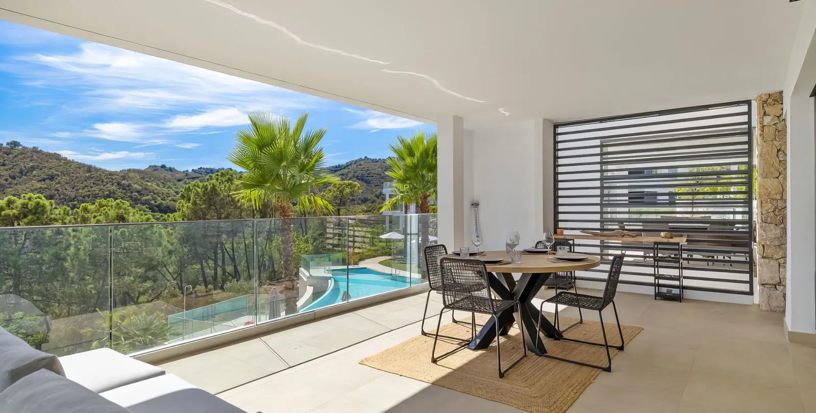 Sale of middle floor apartment in Selwo 4
