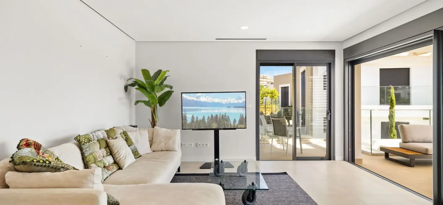 Sale of middle floor apartment in Selwo 4