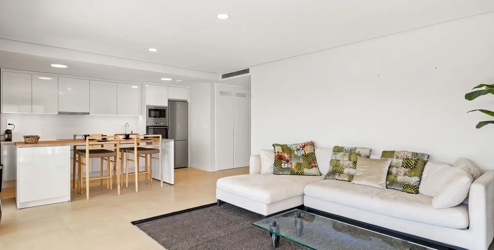 Sale of middle floor apartment in Selwo 8