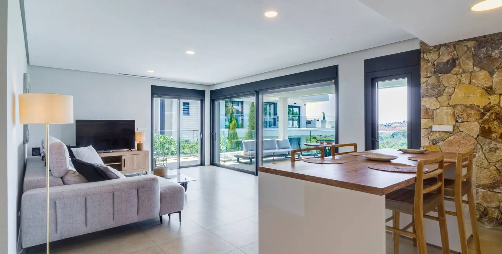 Sale of middle floor apartment in Selwo 13