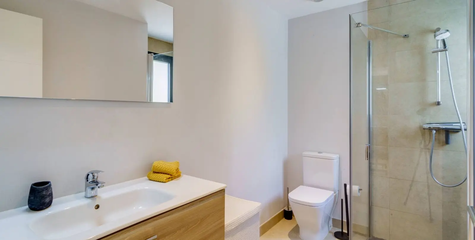 Sale of middle floor apartment in Selwo 20