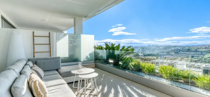 Sale of ground floor apartment in Estepona 2