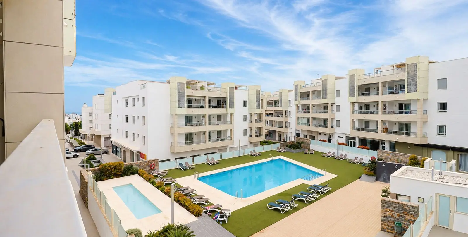 Sale of middle floor apartment in San Pedro de Alcántara 1