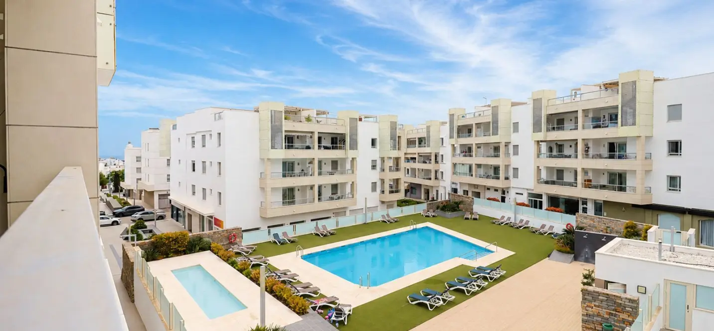 Sale of middle floor apartment in San Pedro de Alcántara 0