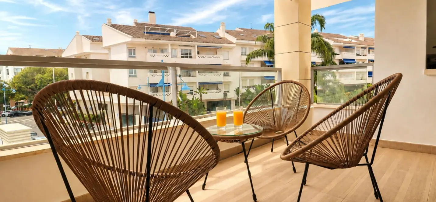 Sale of middle floor apartment in San Pedro de Alcántara 2