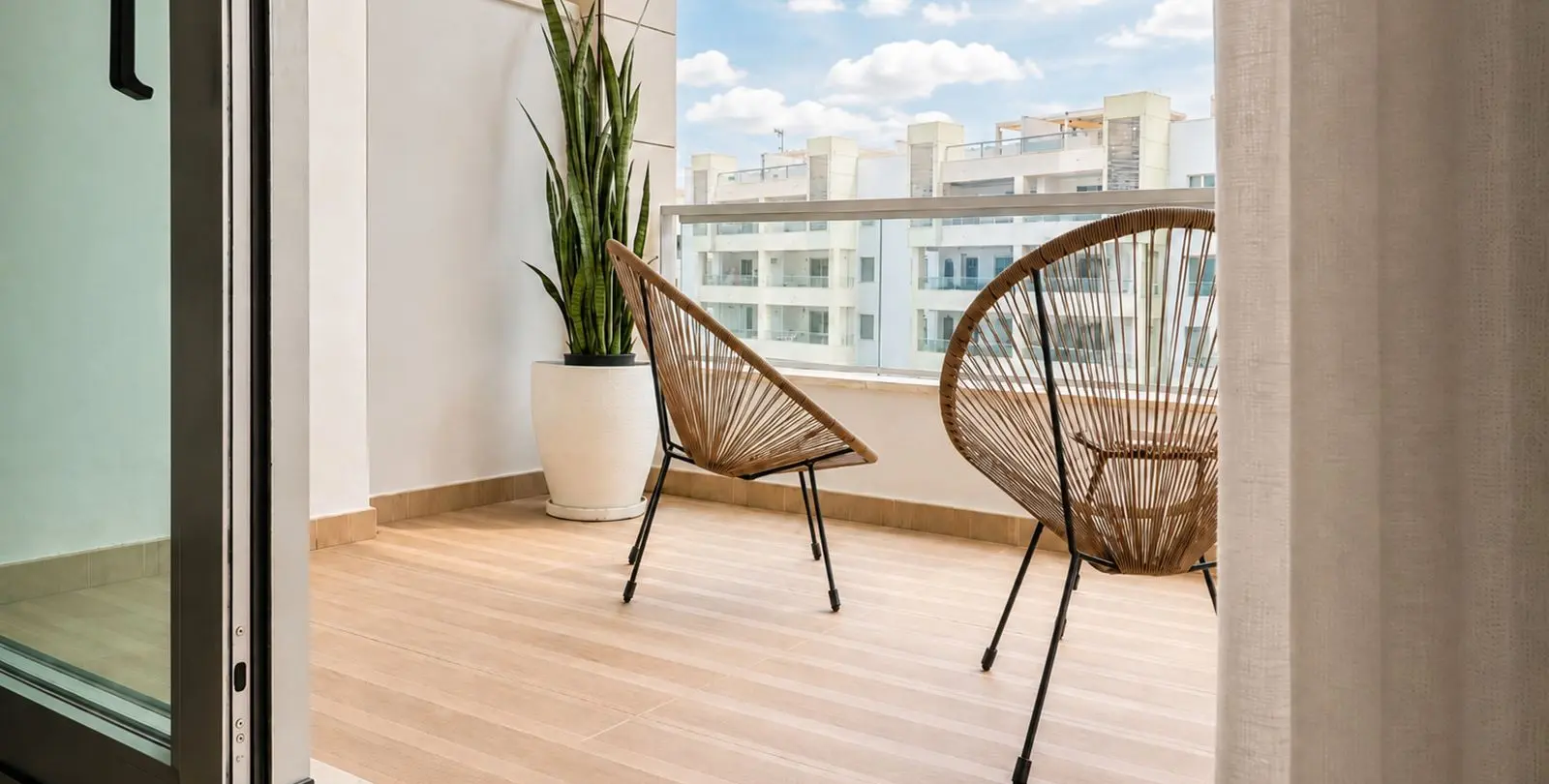 Sale of middle floor apartment in San Pedro de Alcántara 15