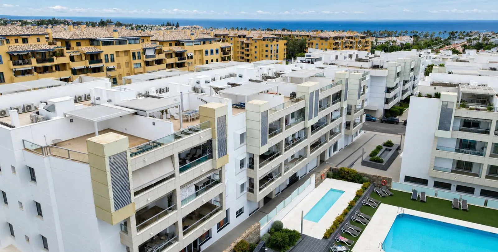 Sale of middle floor apartment in San Pedro de Alcántara 16