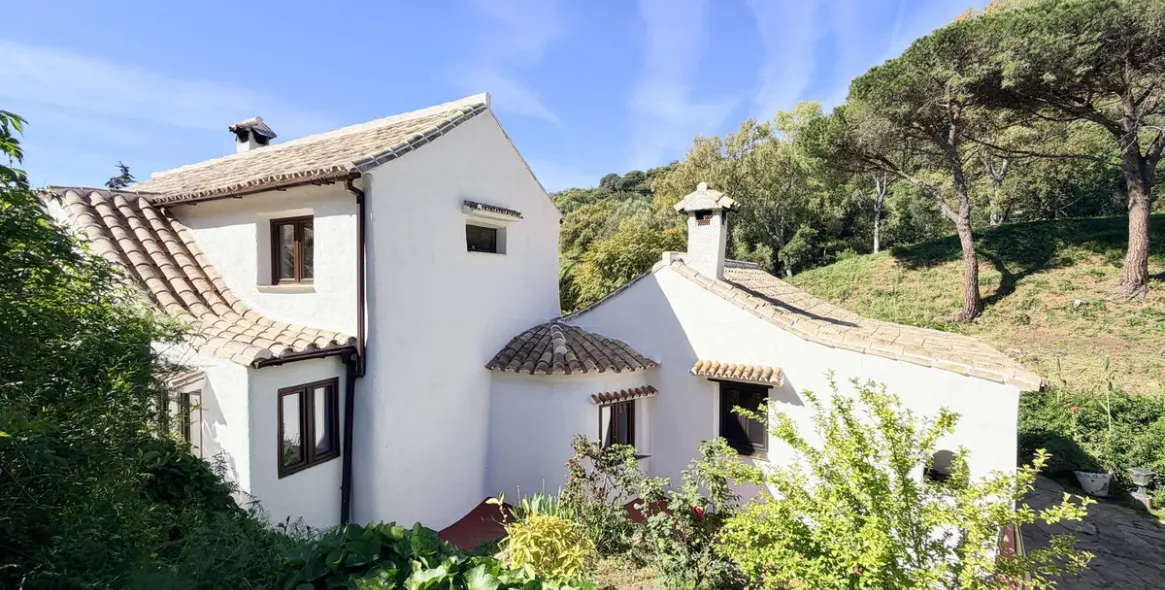 Venta de finca - cortijo en Casares 1